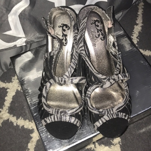 Buckle DayTrip zebra sparkly wedges - Picture 8 of 8